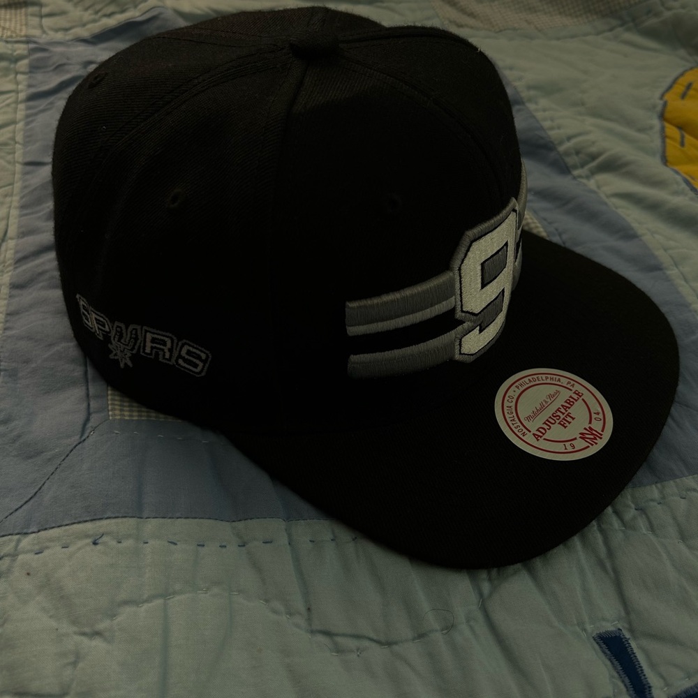 Spurs adjustable cap